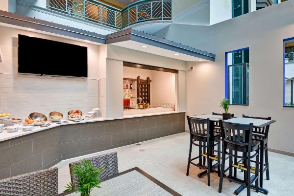 Embassy Suites By Hilton Hotel Miami - International Airport image 7